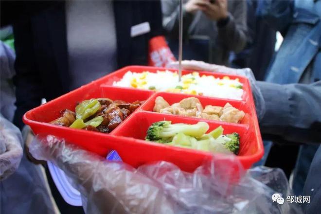 邹城城区义务教育公办中小学“爱心午餐配送”工程实施时间公布