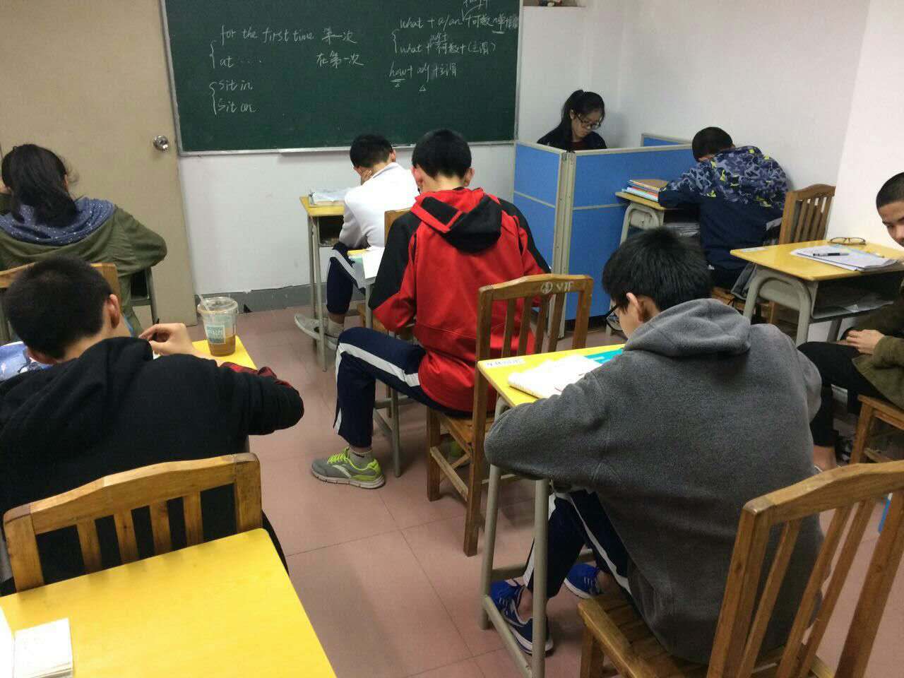 河南一教师：违规补课被查，处理结果大快人心，网友：干得漂亮！