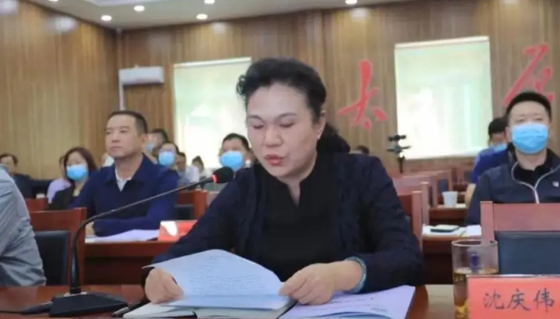 太原21所学校强制学生买平板电脑：清退违规收费2608万 33人被处分