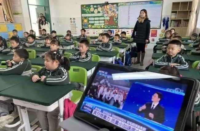 “天宫课堂”开课!武汉中小学生同步实验，感受天地差异中的科学奥秘